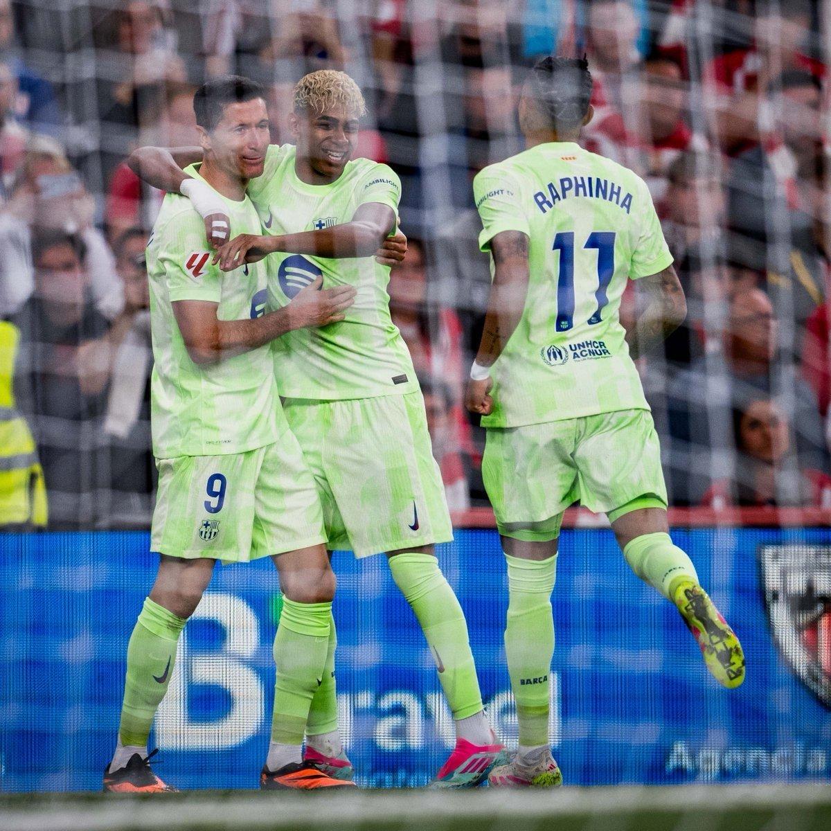  莱万多夫斯基迎来十二赛季出色发挥，C9观众热烈欢呼！赛场气氛高涨